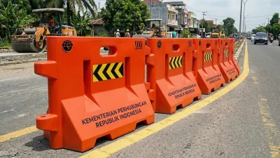 Road barrier